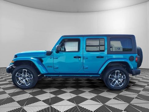 Used 2024 Jeep Wrangler Unlimited w/ Convenience Group AWD/4WD image 8