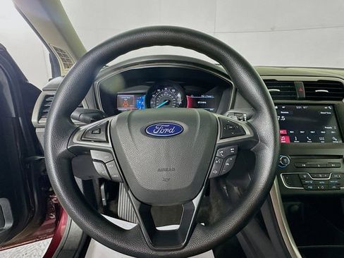 Used 2018 Ford Fusion SE w/ Fusion SE Technology Package image 12