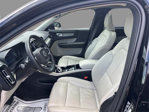 Used 2023 Volvo XC40 B5 Plus AWD/4WD image 27
