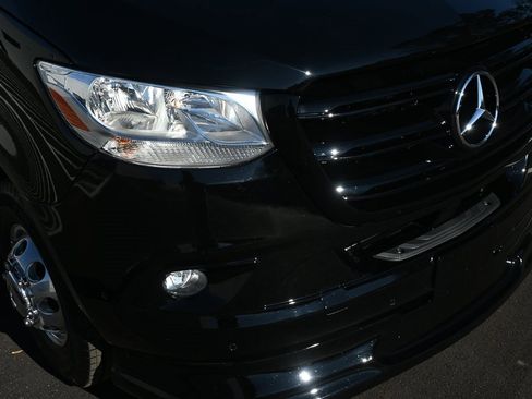 Used 2024 Mercedes-Benz Sprinter 3500 image 28