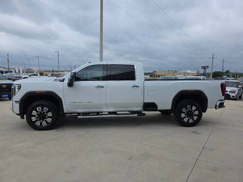 Used 2024 GMC Sierra 2500 Denali w/ Technology Package AWD/4WD image 4