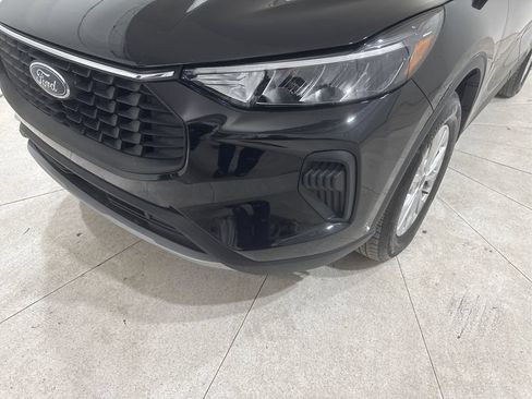 Used 2025 Ford Escape Active AWD/4WD image 18