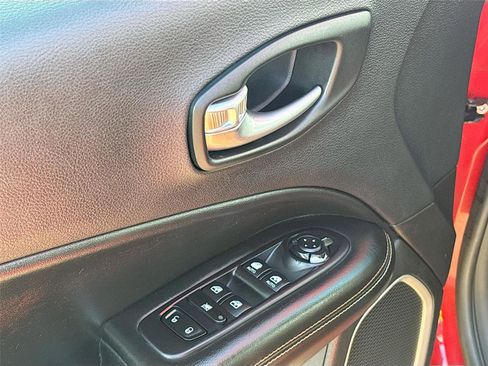 Used 2019 Jeep Compass Sport w/ Tech Group image 18