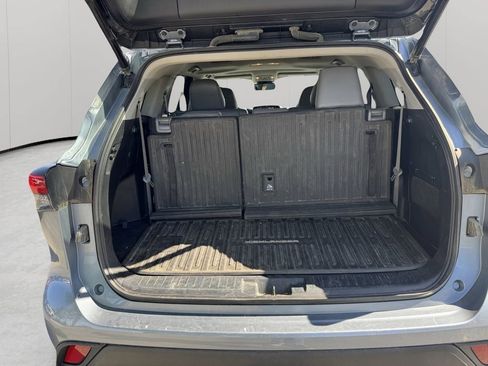 Used 2022 Toyota Highlander XLE AWD/4WD image 23