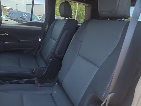 Used 2024 Lexus GX 550 AWD/4WD image 11