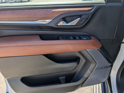 Used 2023 GMC Yukon Denali Ultimate image 16