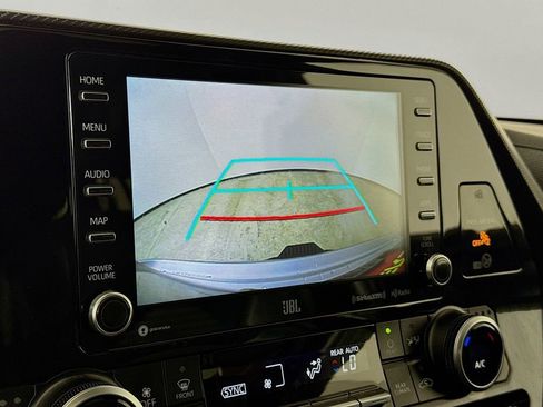 Used 2021 Toyota Highlander XSE image 19