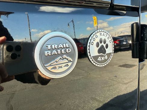 Used 2018 Jeep Wrangler Unlimited Sahara w/ Connectivity Group image 13