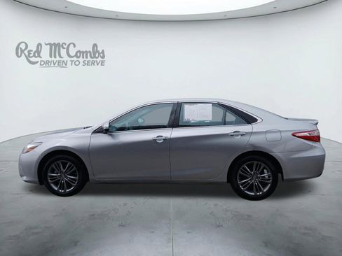 Used 2017 Toyota Camry SE image 2