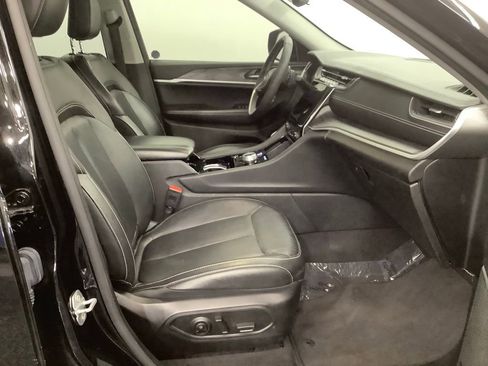 Used 2023 Jeep Grand Cherokee L Limited w/ Black Appearance Package image 30