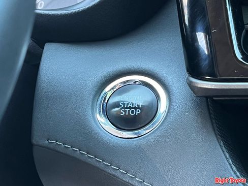 Used 2022 Toyota Highlander XLE FWD image 25