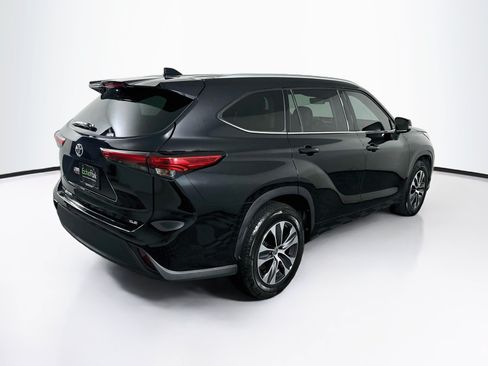 Used 2021 Toyota Highlander XLE FWD image 9