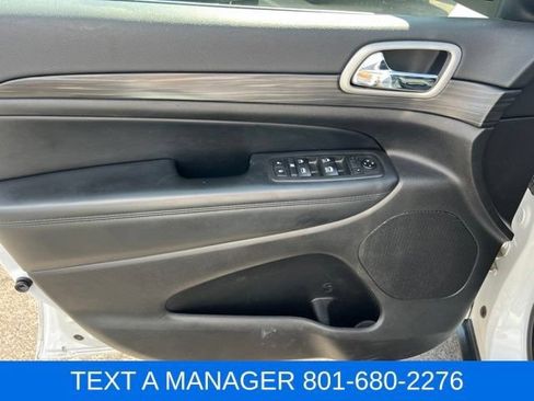 Used 2021 Jeep Grand Cherokee Laredo w/ Security & Convenience Group AWD/4WD image 13