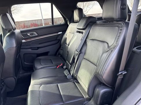 Used 2018 Ford Explorer Limited image 19