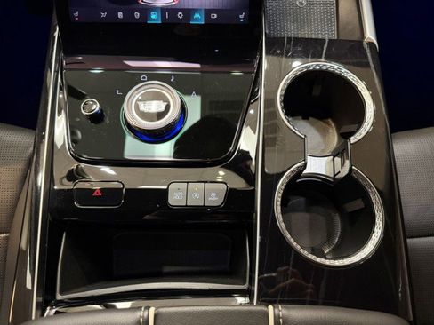 Used 2025 Cadillac Escalade ESV Sport w/ Touring Package image 20