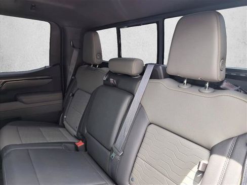 Used 2022 Chevrolet Silverado 1500 ZR2 w/ Technology Package AWD/4WD image 18