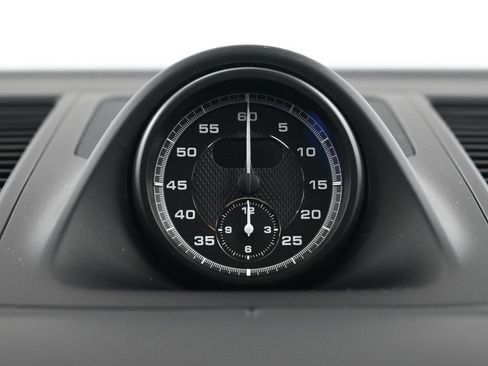 Certified 2025 Porsche Macan S image 12