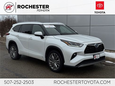 Certified 2022 Toyota Highlander Platinum image 1
