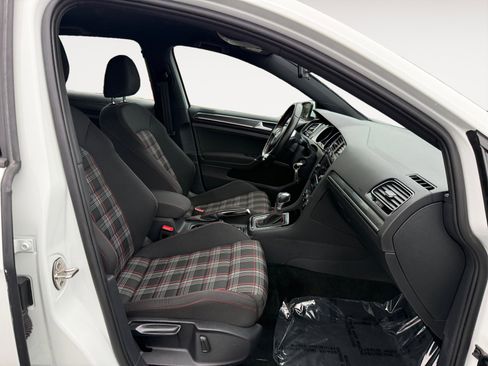 Used 2018 Volkswagen Golf 4-Door image 19