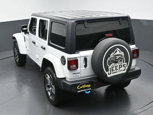 Used 2024 Jeep Wrangler Unlimited w/ Convenience Group AWD/4WD image 40