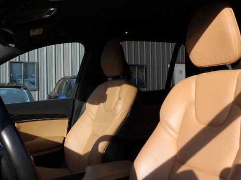 Used 2018 Volvo XC90 T6 Momentum w/ Convenience Package image 8