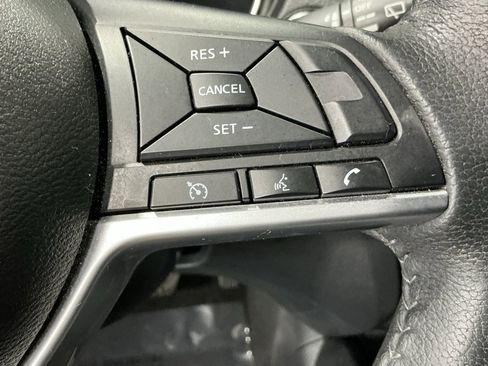 Used 2020 Nissan Rogue SV image 11