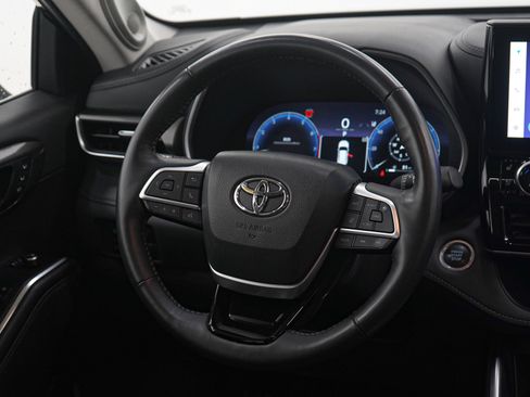 Used 2024 Toyota Highlander Limited AWD/4WD image 17