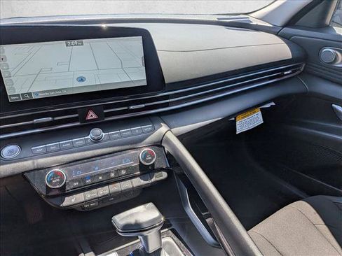 Used 2025 Hyundai Elantra SEL FWD image 12