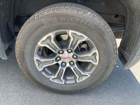 Used 2026 GMC Sierra 1500 SLT RWD image 3