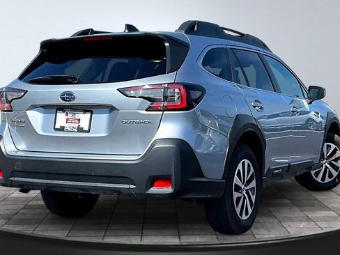 Used 2024 Subaru Outback Premium AWD/4WD image 6