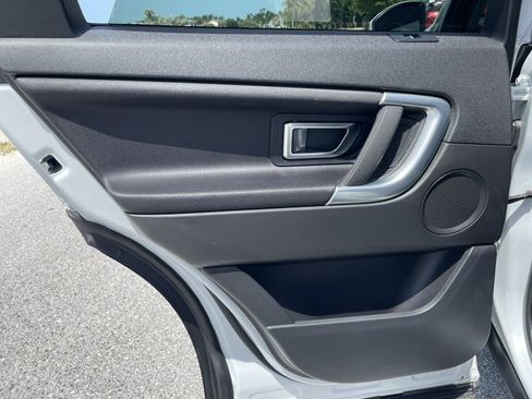 Used 2019 Land Rover Discovery Sport SE AWD/4WD image 24
