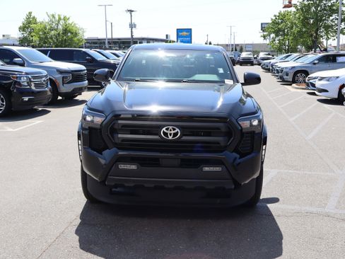 Used 2025 Toyota Tacoma SR5 image 3