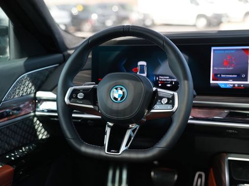Used 2025 BMW i7 M70 w/ Executive Package AWD/4WD image 25