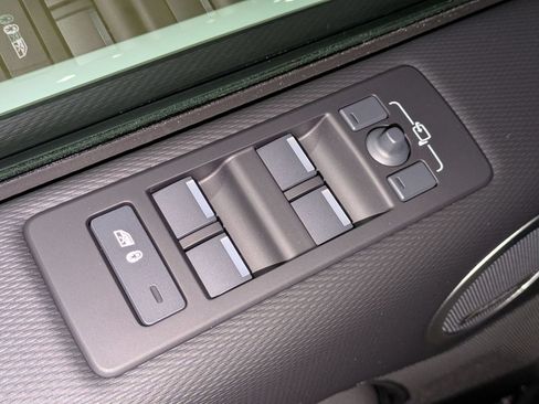 New 2026 Land Rover Discovery Dynamic SE AWD/4WD image 12
