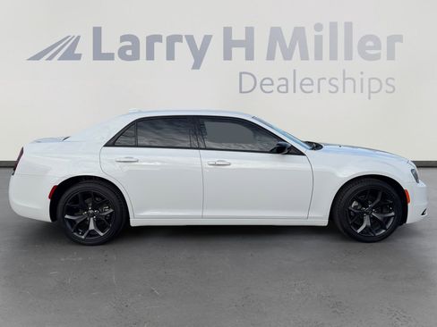 Used 2023 Chrysler 300 Touring w/ Sport Appearance Package image 6