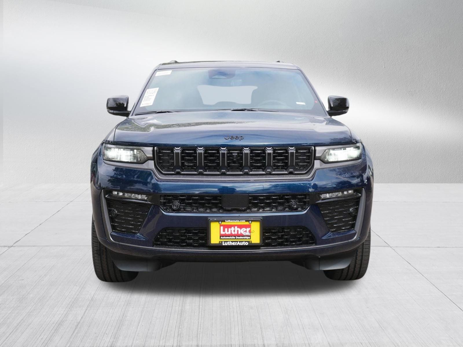 New 2027 Jeep Grand Cherokee Limited AWD/4WD image 2