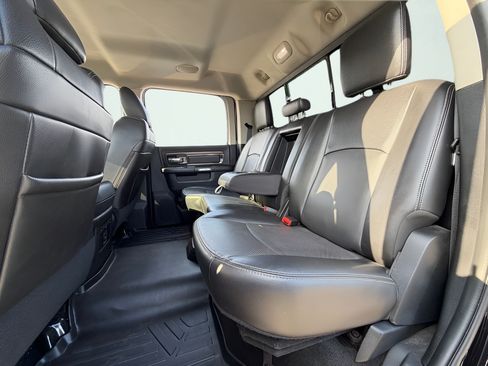 Used 2015 RAM 2500 Laramie w/ Black Appearance Group AWD/4WD image 21