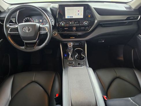 Used 2024 Toyota Highlander XLE AWD/4WD image 21