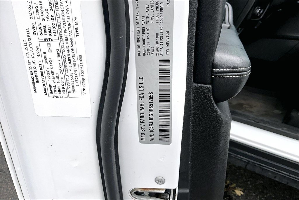 Used 2024 Jeep Grand Cherokee Limited AWD/4WD image 19