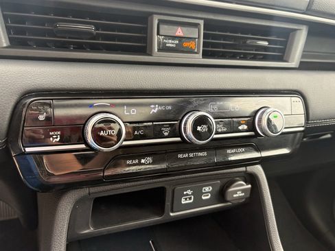 Certified 2025 Honda Pilot Touring image 21