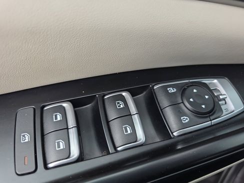 Certified 2024 Kia Carnival LX image 28