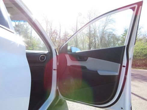 Used 2023 Hyundai Kona SEL FWD image 12