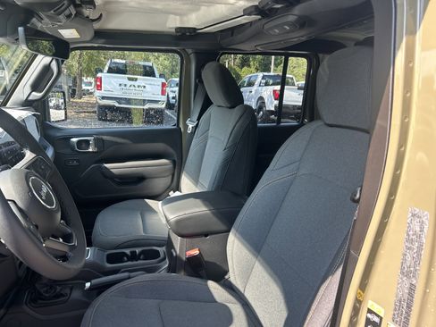 New 2025 Jeep Gladiator Sport image 35