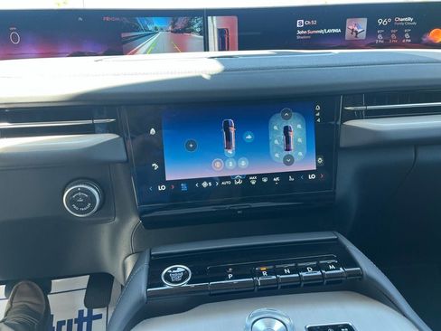 Used 2026 Lincoln Navigator Premiere AWD/4WD image 33