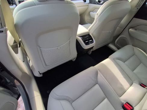 New 2026 Volvo XC60 B5 Ultra w/ Protection Package Premier image 18