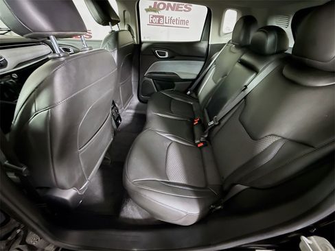Used 2022 Jeep Compass Latitude image 27