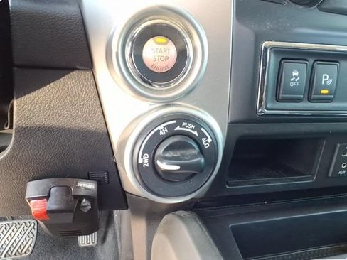 Used 2018 Nissan Titan PRO-4X AWD/4WD image 25