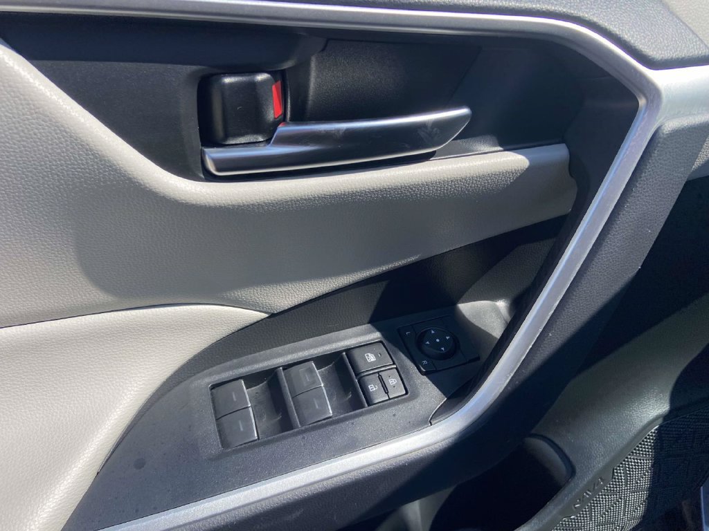 Used 2025 Toyota RAV4 XLE w/ Convenience Package FWD image 15