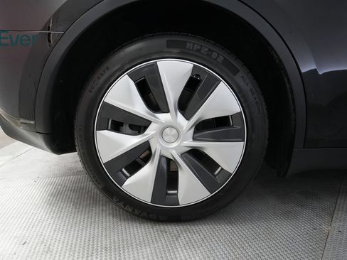 Used 2022 Tesla Model Y Long Range AWD/4WD image 22