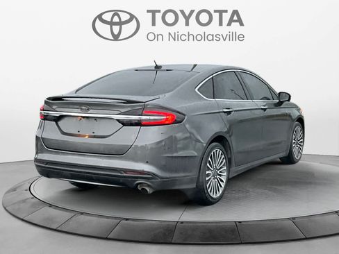 Used 2018 Ford Fusion SE w/ Fusion SE Technology Package FWD image 5
